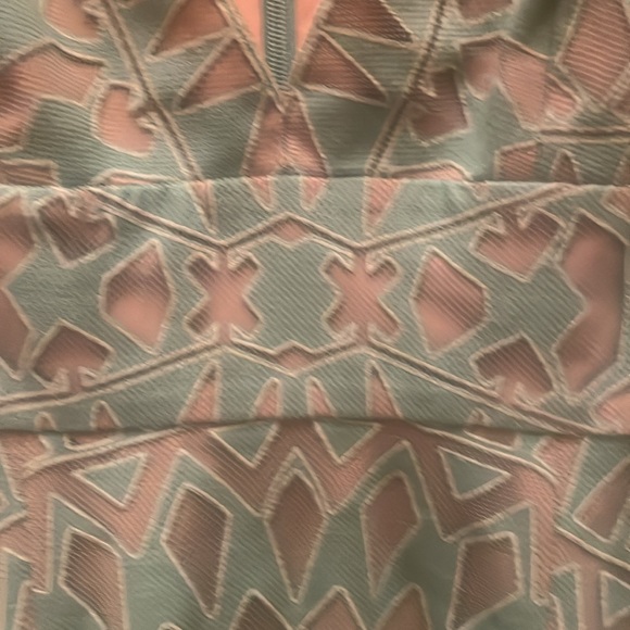 Stunning BCBG MAXAZRIA cocktail dress. - Picture 4 of 4